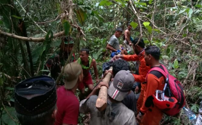 
 Setelah 4 Hari Dalam Jurang, Sakirin Akhirnya Berhasil di Evakuasi Tim SAR Gabungan