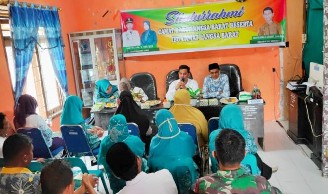 
 Camat Langsa Barat Ajak Pemerintah Gampong Budayakan Gotong Royong dan Musyawarah