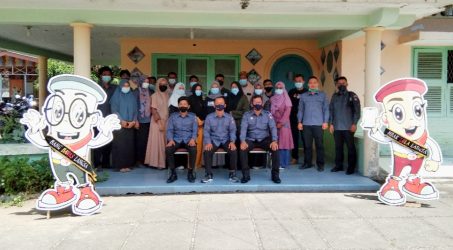 Teks : Foto bersama selepas kegiatan sosialisasi.