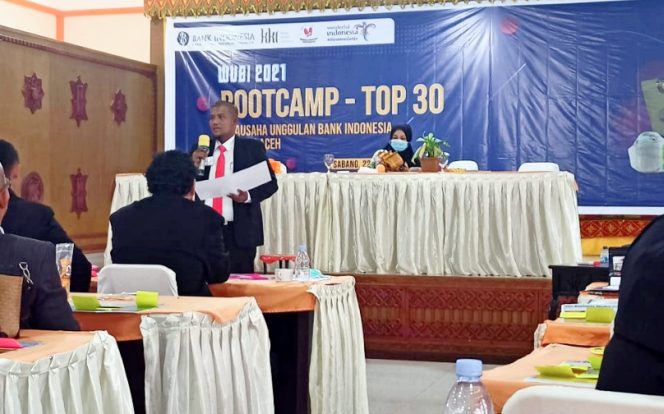 
 Foto : Putra Indra saat memaparkan cara pembuatan produk pada final WUBI Aceh 2021 di Sabang.