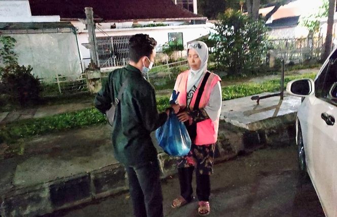 
 Seragam MUQ Bustanul Ulum Langsa Kembali Berbagi Sembako kepada Duafa