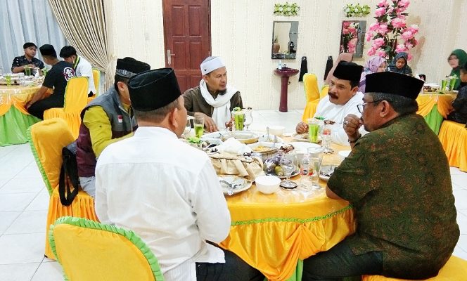 
 Peumulia Jamee, Wali Kota Langsa Jamu Ustadz Rahmat Baequni di Pendopo