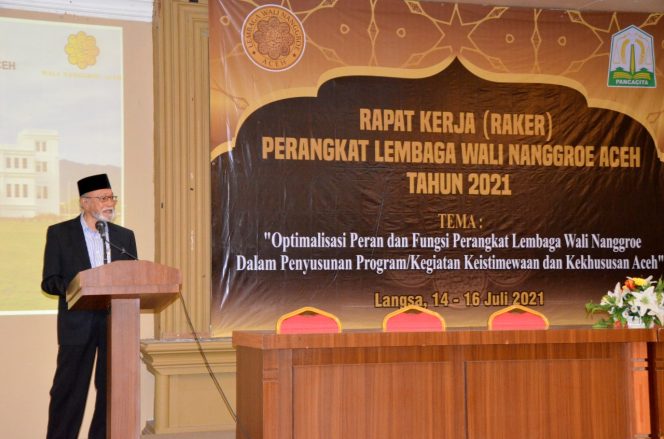 
 Foto : Malik Mahmud Al-Haytar saat membuka Raker Lembaga Wali Nanggroe Aceh tahun 2021.