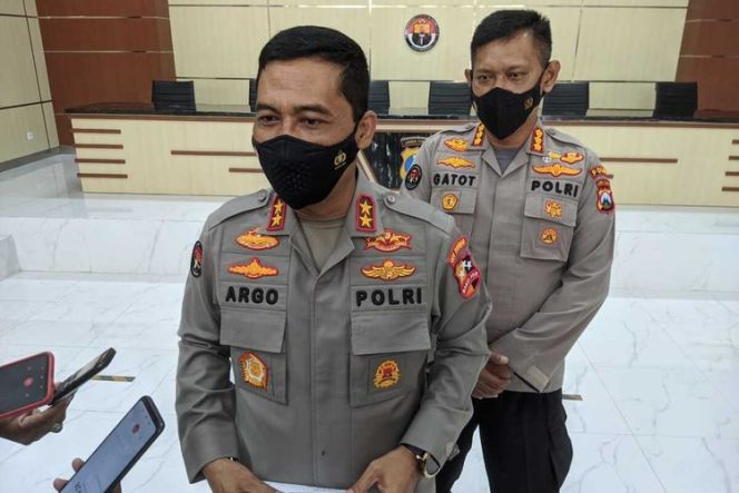 
 Polri: Yahya Waloni Dilarikan ke RS akibat Pembengkakan Jantung
