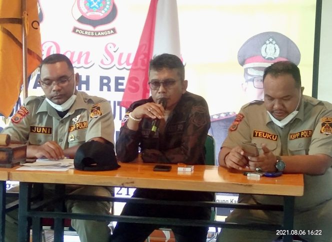 
 Foto : Ketua terpilih KBPP Polri Kota Langsa Saifullah, SE (di tengah).