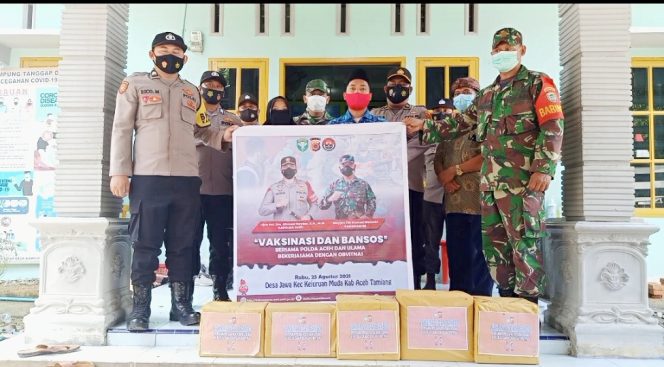 
 Realisasi Program Kapolda Aceh, Polres Atam Salurkan Bansos bersama Ulama