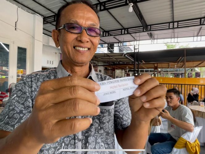 
 Launching RM Saloon Diwarnai Pemberian Doorprize ke Pengunjung
