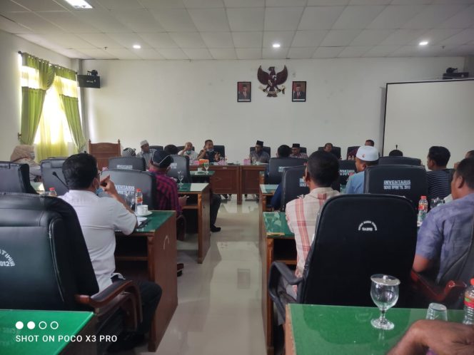 
 Nelayan Aceh Timur Datangi DPRK Minta Diperbolehkan Pukat Harimau Beroperasi