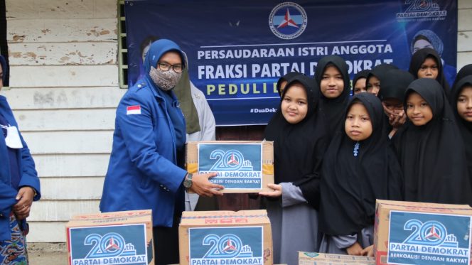 
 Peringatan Dua Dekade, PIA Demokrat DPR RI Baksos ke Pesantren Darul Ulum