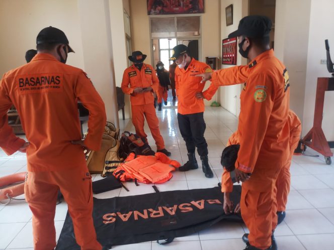 
 Boat Nelayan Patah Dihantam Kapal Tanker, Dua Awak Dikabarkan Hanyut
