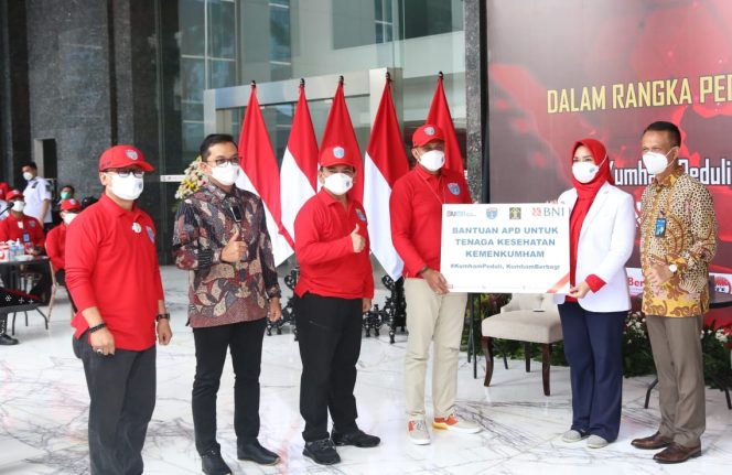 
 Peringati HDKD ke-76, Kemenkumham Bagikan 1.000 ‘New Normal Kit’ untuk Pasien Covid-19 di Wisma Atlet