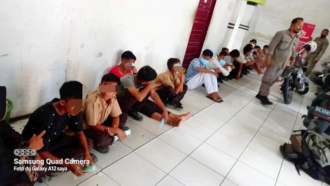 
 Bolos Sekolah, 15 Pelajar Dicokok Satpol PP