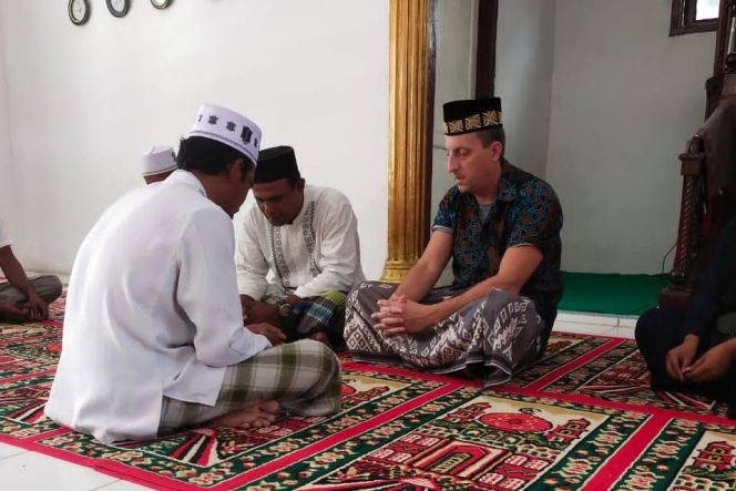 
 Kepincut Gadis Aceh, ‘Bule’ Amerika masuk Islam