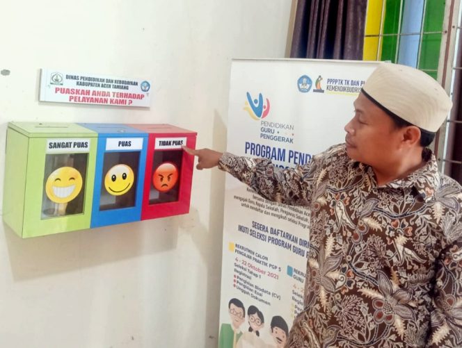 
 Foto : Ketua LAKI Aceh Tamiang, Syahri El Nasir saat mendatangi Kantor Disdikbud  Aceh Tamiang.
