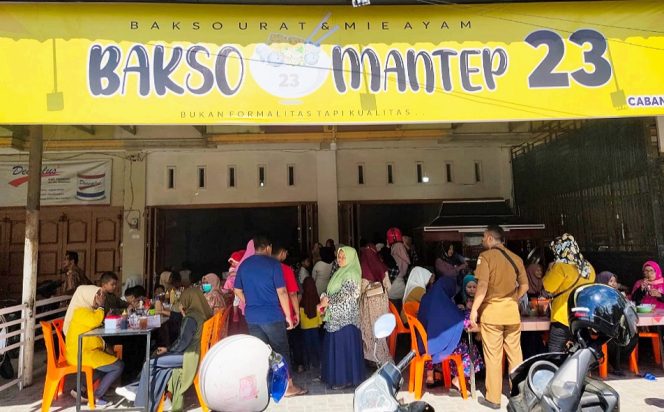 
 Foto : Launching Bakso Mantep 23 di Jalan Medan - Banda Aceh depan Polres Langsa, Gampong Baro, Kecamatan Langsa Lama dipadati penikmat kuliner.
