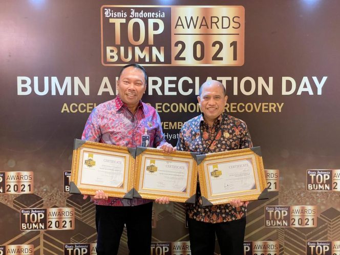 
 Dirut dan Dirkeu PT Jasa Raharja Raih Top BUMN Awards 2021