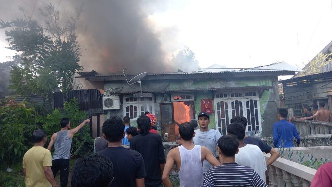 
 Satu Rumah di Kualasimpang Terbakar, Diduga Korsleting Arus Listrik