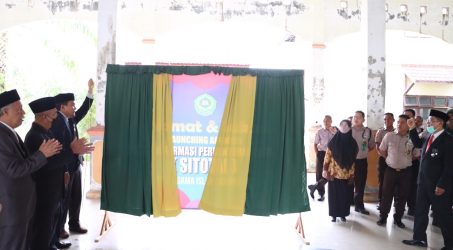 Teks : Launching Aplikasi SITOTAL