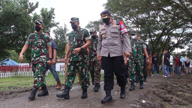 
 Kunjungi Lokasi Banjir, Danrem 011/Lilawangsa Perintahkan Jajaran Siaga