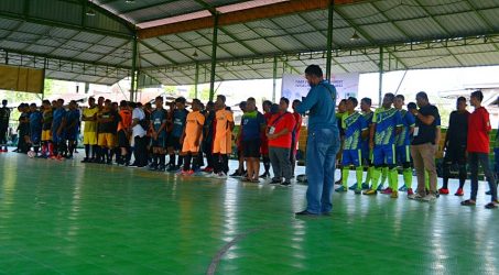 Foto : Panitia memberikan arahan sebelum memulai pertandingan.