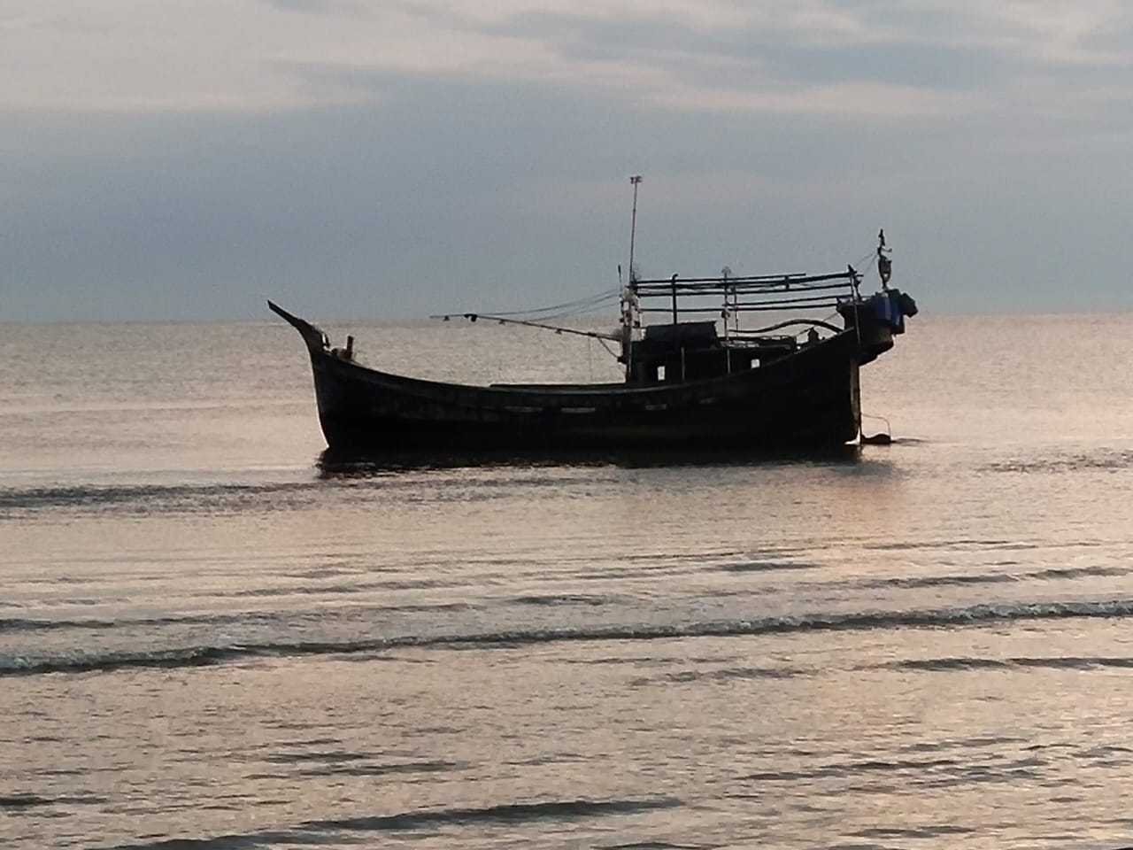 Foto : Kapal yang ditumpangi 114 Imigran Rohingya.