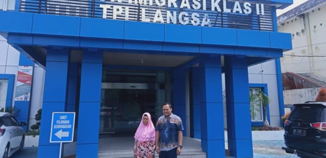 
 Asrizal Berangkatkan Rahimah Bertemu Lili Herawati di Malaysia