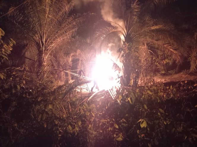 
 Tempat Penampungan Minyak Mentah di Rantau Peureulak Aceh Timur Terbakar