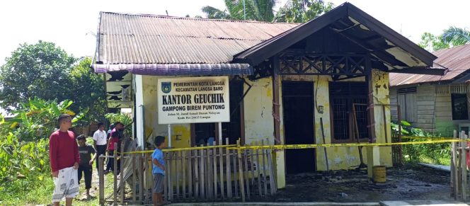 
 Kantor Geuchik Gampong Birem Puntong Terbakar