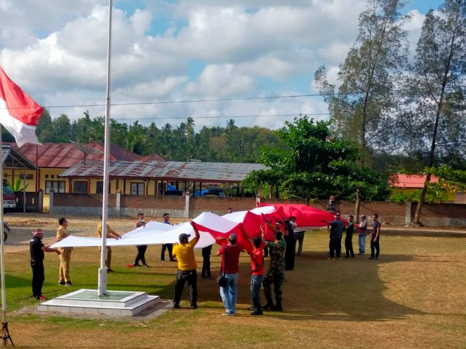 
 Pemuda Bireuen Kibarkan Bendera Raksasa