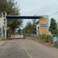 Foto : Pintu Gerbang menuju Pelabuhan Kuala Langsa ditutup.
