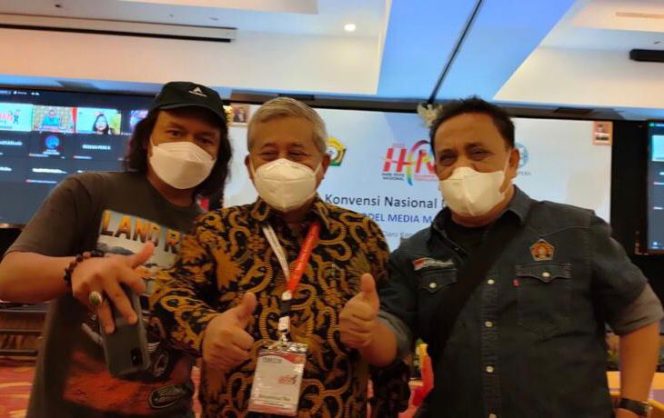 
 Jurnalisa (kiri) bersama Ketua Dewan Pers (waktu itu), Muhammad Nuh (tengah), dan Ketua PWI Aceh, Nasir Nurdin pada peringatan Hari Pers Nasional (HPN) 2022 di Kendari, Sulawesi Tenggara.