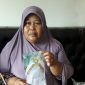 Ibu di Kota Langsa minta Pemerintah memulangkan anaknya dari Malaysia akibat sakit keras.