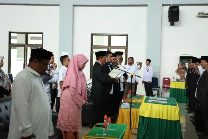 
 Rektor IAIN Langsa Prof. Dr. Ismail Fahmi Arrauf Nasution, MA melantik dan mengambil sumpah 77 Pejabat Pelaksana Akademik.