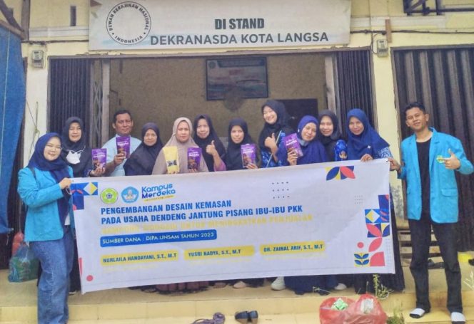 Tim PKM Unsam Kembangkan Desain Kemasan Produk Dendeng Jantung Pisang Gampong Sidodadi