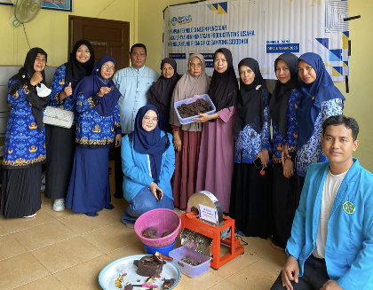 Tim PKM Dosen UNSAM) Melaksanakan kegiatan Pengabdian  pada Usaha Dendeng Jantung Pisang yang diproduksi oleh Ibu-ibu PKK Gampong Sidodadi Kecamatan Langsa Lama.