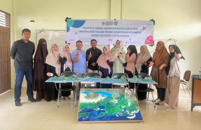 Tim PKM Dosen Unsam Edukasi Seni Lukis Peta Timbul kepada MGMP Geografi Kota Langsa