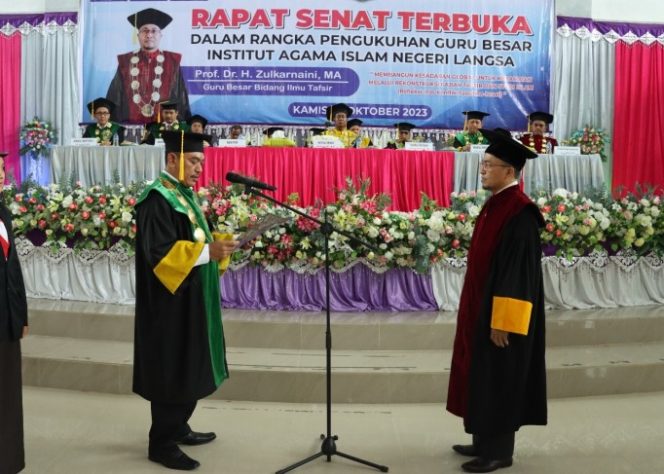 Prof. Dr. H. Zulkarnaini, MA Dikukuhkan sebagai Guru Besar Ilmu Tafsir
