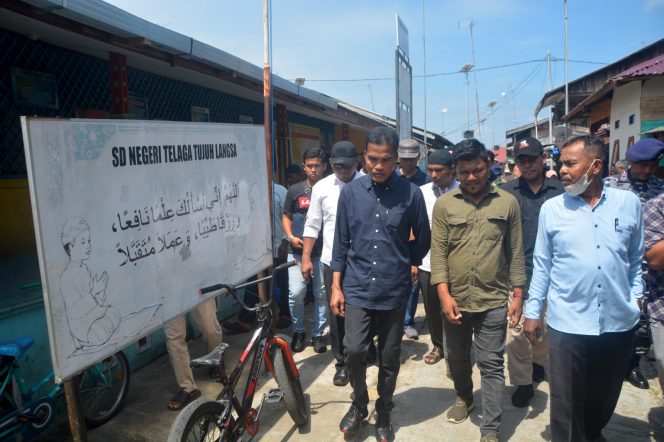 
 Kunjungi Pusong, Syaridin Prihatin Air Bersih dan Abrasi
