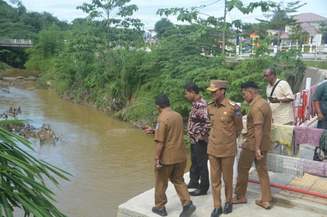 
 Pj Wali Kota Tinjau Titik Longsor Krueng Langsa