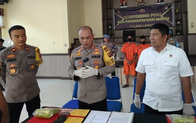 
 Polres Langsa Ciduk Dua Kurir beserta 2,1 Kg Sabu