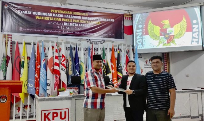 
 Satu Bapaslon Wali Kota Langsa jalur Perseorangan Daftar ke KIP