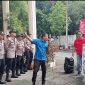 Koordinator Aksi, Mufti Ryansyah saat berorasi di Gedung DPRK Langsa.