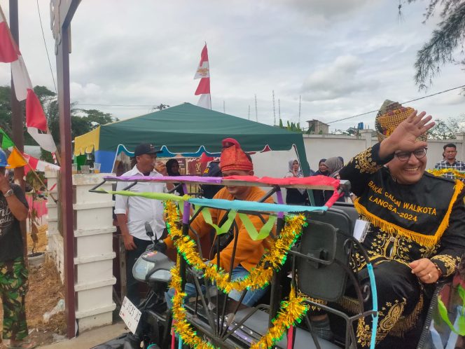 
 Anto Jakarta Daftar Cawalkot Langsa Diiringi Konvoi Becak