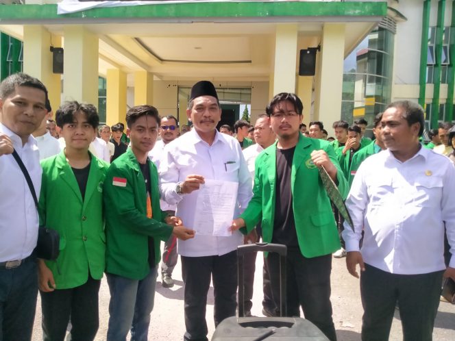 
 Temui Mahasiswa, Rektor IAIN Langsa Penuhi Tuntunan Massa Aksi