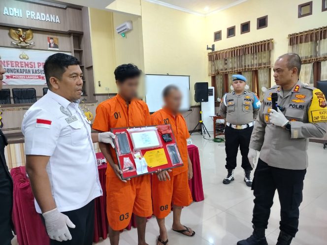 
 Dua Tersangka Terciduk Miliki 1 Kg Kokain Terancam Hukuman Mati