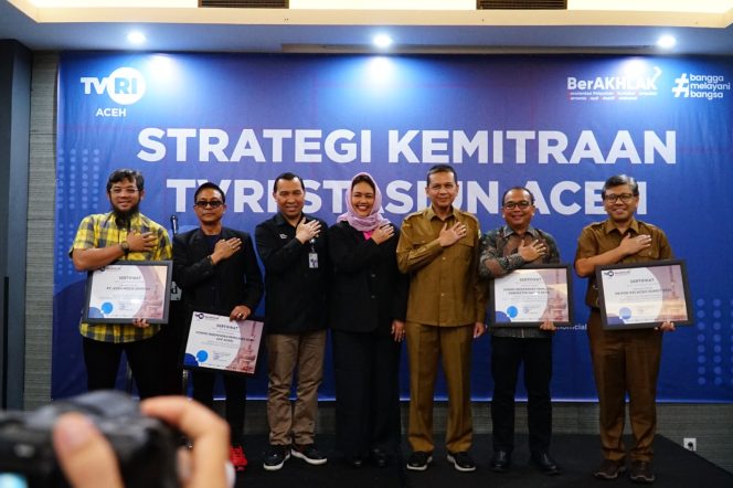 
 KIP Aceh Terima Penghargaan Top 2 Event Pilkada Serentak 2024