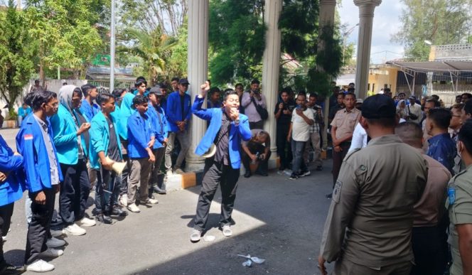 
 Demo DPRK Langsa, KBM Unsam Desak Presiden Revisi Efisiensi Anggaran