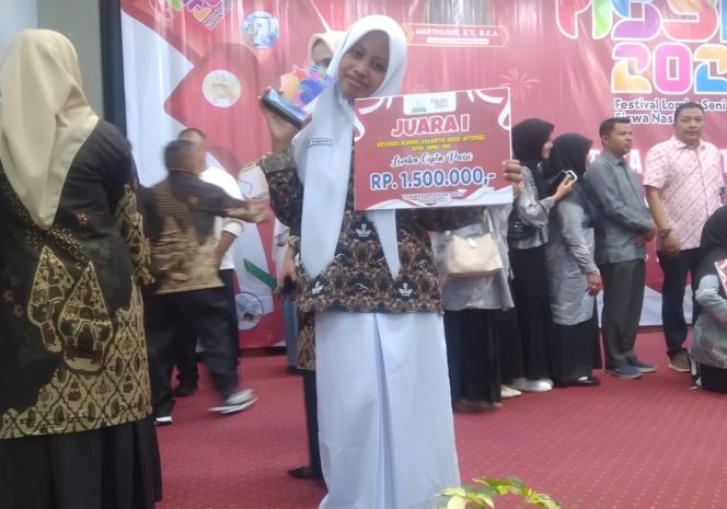 
 Siswi SMAN 1 Manyak Payed Wakili Aceh Lomba Cipta Puisi FLS3N Tingkat Nasional