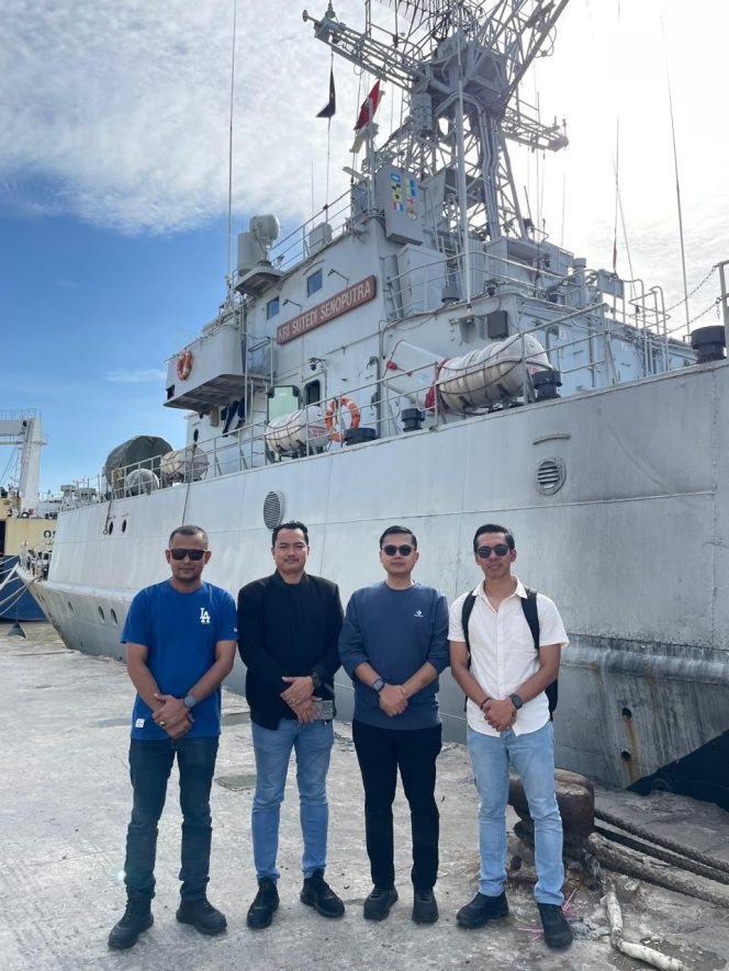 
 Wali Kota bersama Anggota DPRK Langsa, Ketua KNPI dan anggota menjelang Keberangkatan KRI dari Pelabuhan Belawan menuju Kota Langsa.