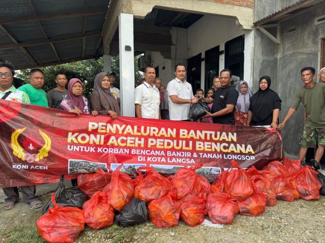 
 Misi Kemanusiaan, KONI Langsa Buka Layanan Kesehatan Gratis dan Salurkan Sembako